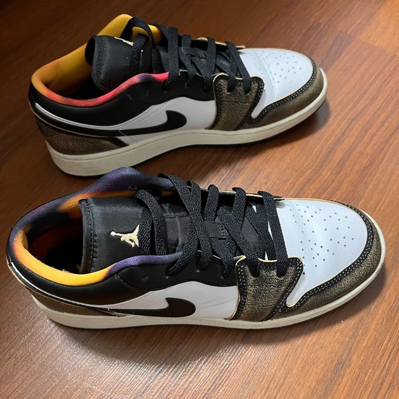 Nike Air Jordan 1 Low SE - Picture 2 of 4